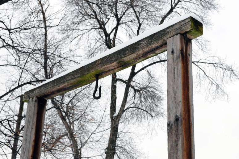 Kai e Hans visitaram Auschwitz durante a gravação do documentário A Sombra do Comandante — e viram o local onde Rudolf Höss foi executado