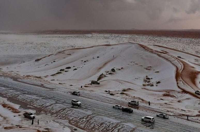 Deserto saudita foi tomado por neve