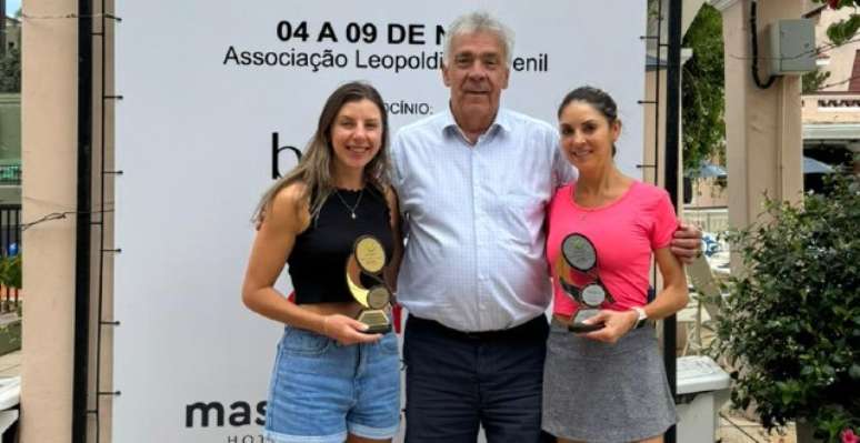 Roberta Oliveira à esquerda e Fernanda Oliveira à direita 