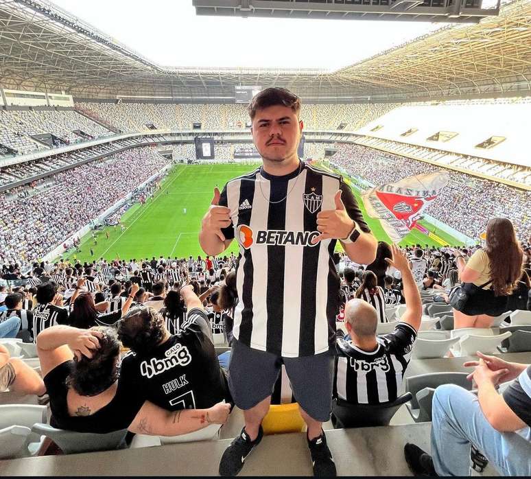 Gustavo Curie na cerimônia de abertura da Arena MRV, em partida de lendas do esporte