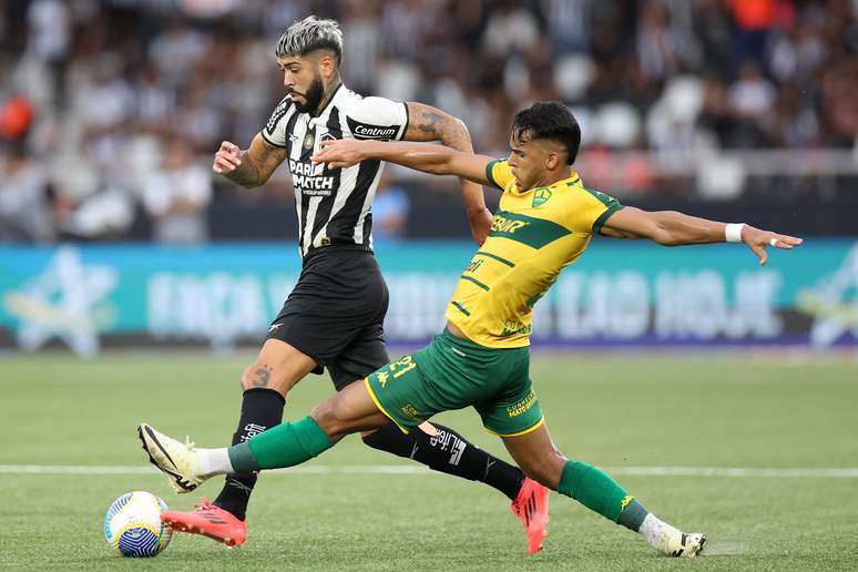 Botafogo empata com o Cuiabá 