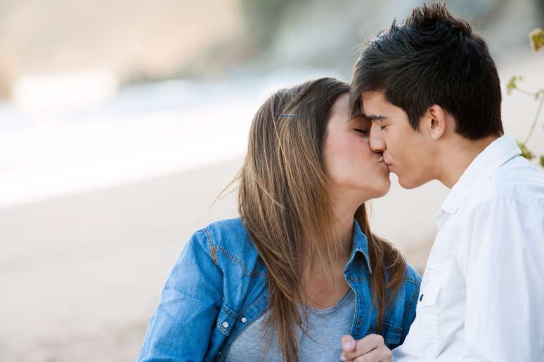 Ele está preocupado por não ter ereções ao beijar garotas