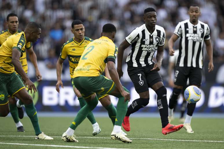 Luiz Henrique, do Botafogo, durante partida contra o Cuiabá no Estádio Engenhão pelo Campeonato Brasileiro