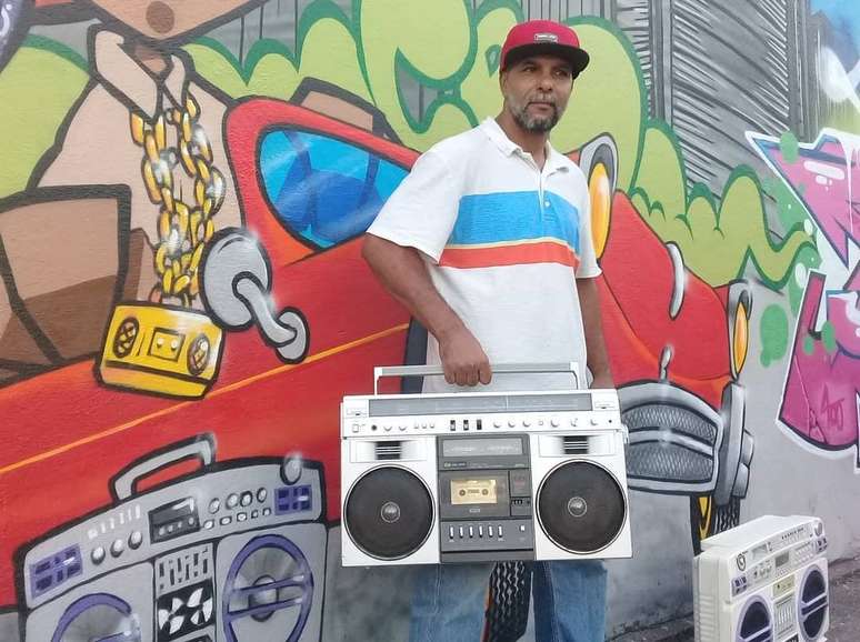 Um dos representantes do hip hop na Rocinha por décadas, b. boy Luck criou os três filhos na comunidade.