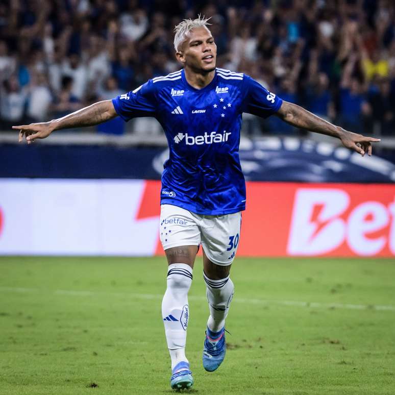 Cruzeiro volta a vencer no Brasileirão. 