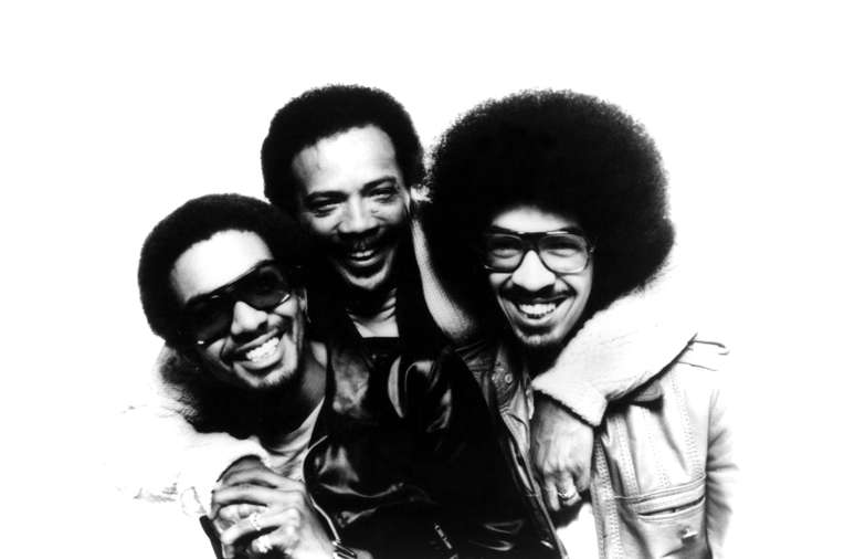 Da esquerda para a direita: Louis Johnson, Quincy Jones e George Johnson