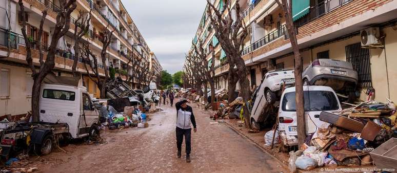 Death toll from Spanish floods rises to 222