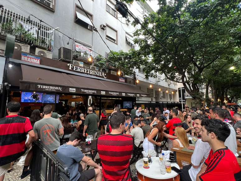 Torcida do Flamengo reunida no Leblon