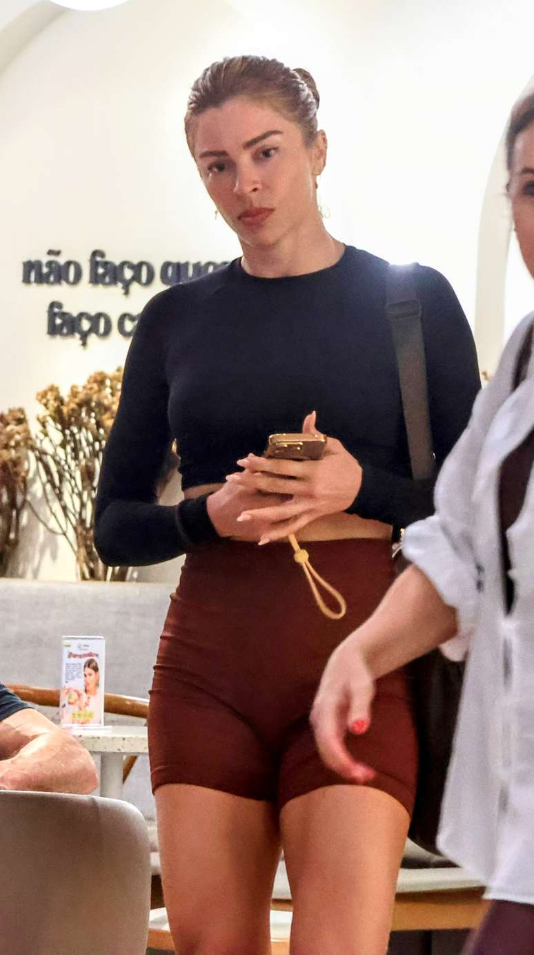 Grazi Massafera exibe boa forma no Rio de Janeiro -