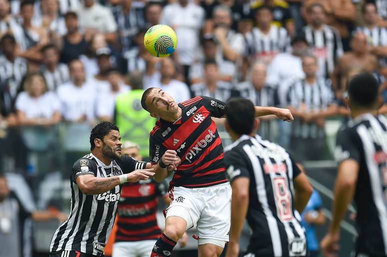 L&eacute;o Ortiz vem sendo pe&ccedil;a fundamental no sistema defensivo do Flamengo 