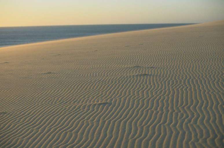Pesquisas relacionam eros&atilde;o acelerada das dunas a urbaniza&ccedil;&atilde;o e alto fluxo de pessoas