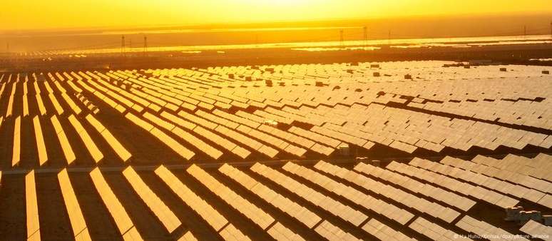 Usina fotovoltaica Shichengzi, na regi&atilde;o Xinjiang Uygur: China ainda depende fortemente do carv&atilde;o, mas aposta cada vez mais na energia solar