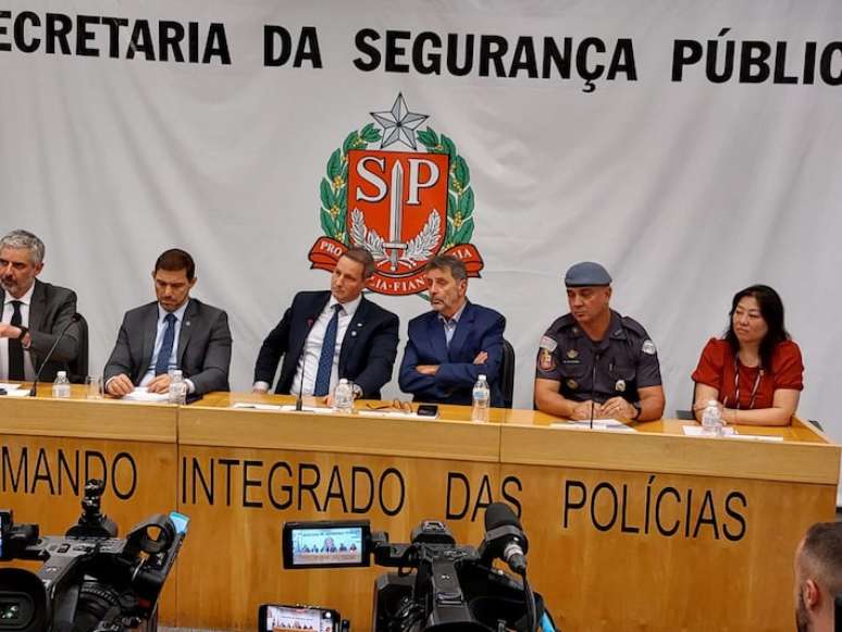 Cúpula da segurança pública de SP anuncia força-tarefa para investigar crime no Aeroporto de Guarulhos.