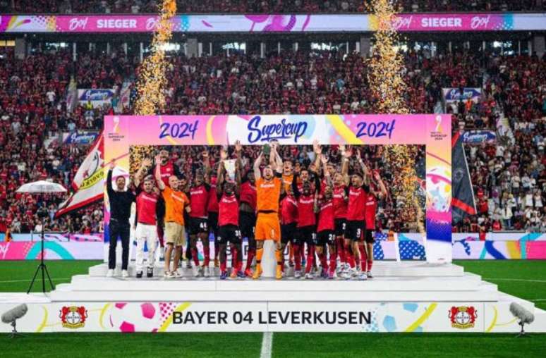 Leverkusen a remporté la Bundesliga et le DFB Pokal la saison dernière, en plus d'être vice-champion de la Ligue Europa – Leverkusen a remporté la Bundesliga et le DFB Pokal la saison dernière, en plus d'être vice-champion de la Ligue Europa –