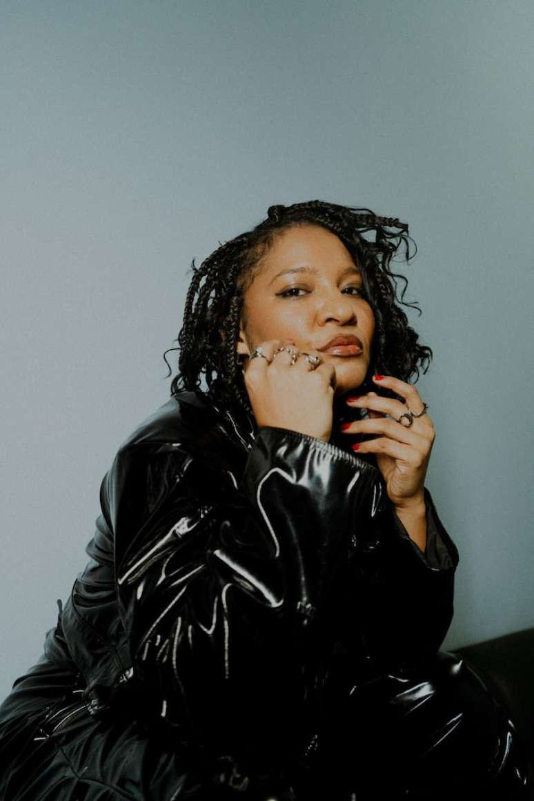 A cantora e atriz Larissa Luz, que d&aacute; vida a Bibiana no musical de 'Torto Arado'