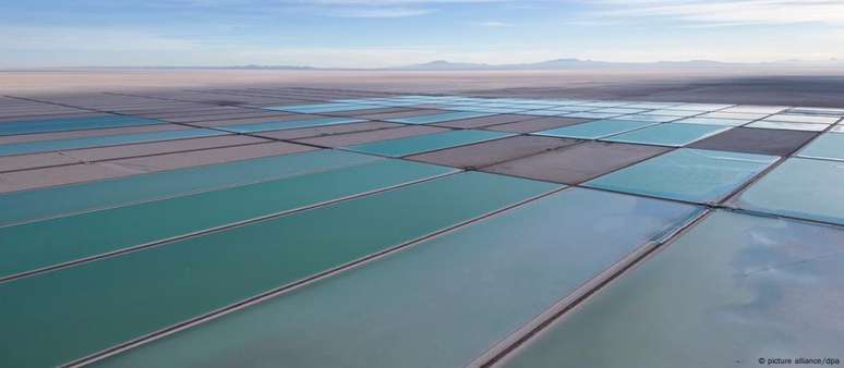 Investimento no lago Uyuni, Bol&iacute;via: explora&ccedil;&atilde;o de l&iacute;tio exige quantidades consider&aacute;veis de &aacute;gua e polui