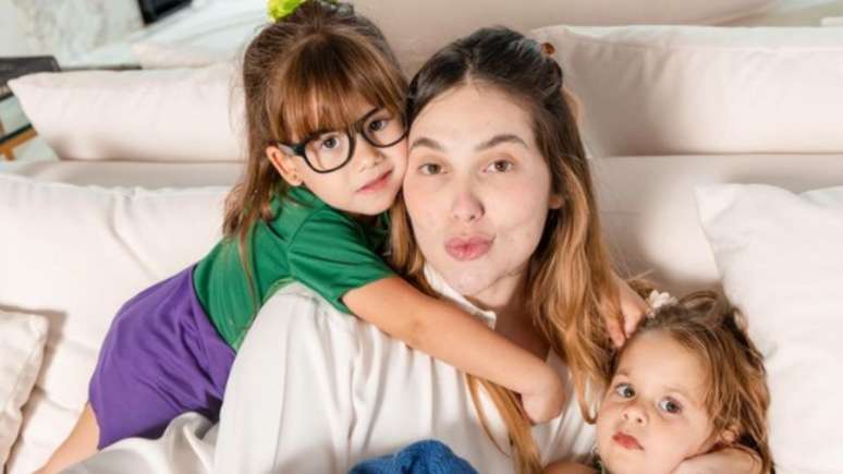 Virginia e suas duas filhas