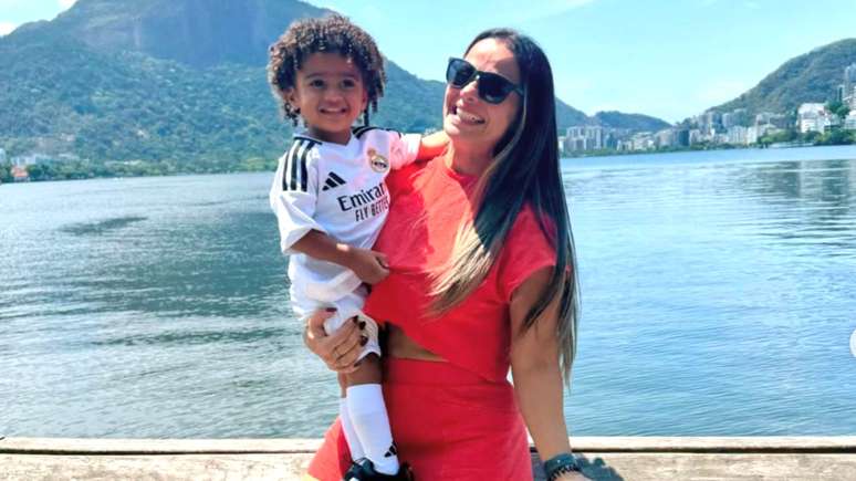 Viviane Ara&uacute;jo e seu filho