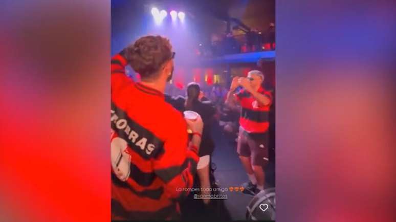 Zagueiro Léo Pereira e Arrascaeta cantam e dançam enquanto curtem a festa do título do Flamengo –