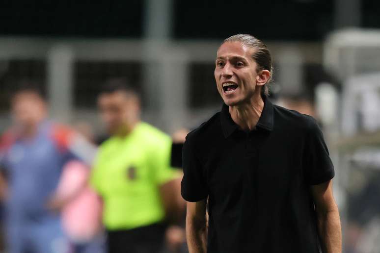 Filipe Luís técnico do Flamengo durante partida contra o Cruzeiro no estádio Independência pelo campeonato Brasileiro A 2024.