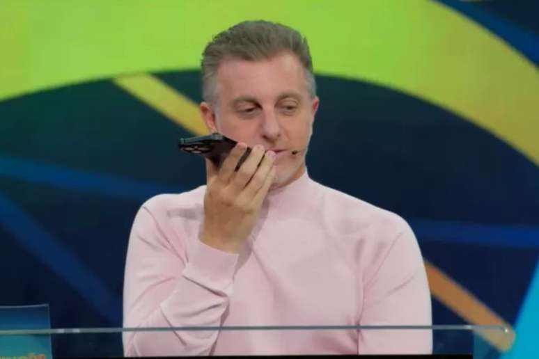 Luciano Huck recebeu ligação do filho, Joaquim, enquanto gravava programa