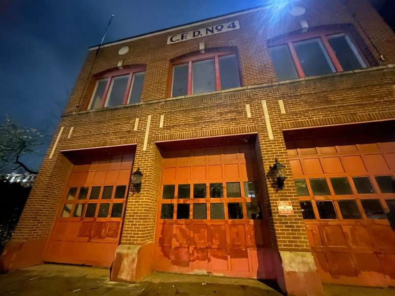 Dois bombeiros morreram nesta histórica estação vitoriana na década de 1930 devido a acidentes suspeitos