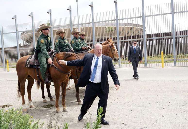 Homan trabalhou no controle da imigração por mais de três décadas