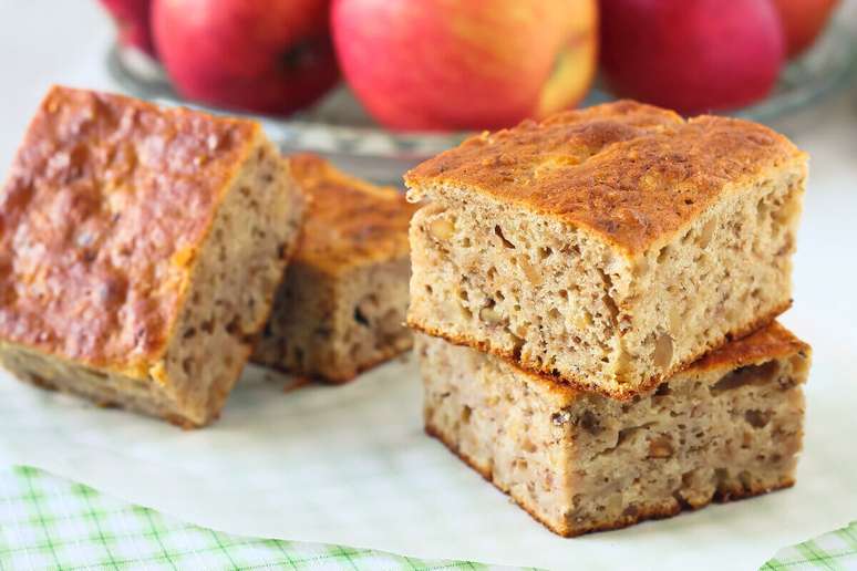 Bolo de maçã com canela 