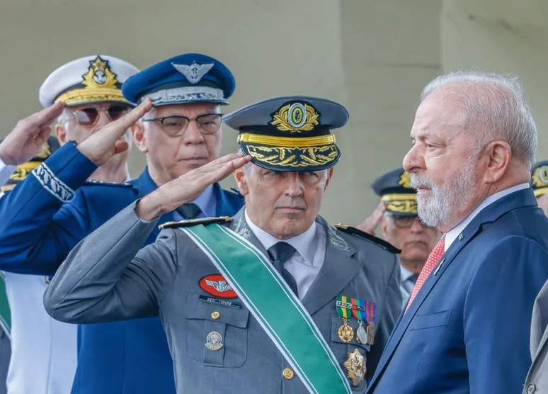 O tema sobre regime de previdência dos militares é tratado como delicado no governo, pois envolve uma negociação entre o presidente Lula e as Forças Armadas, além da aprovação pelo Congresso.