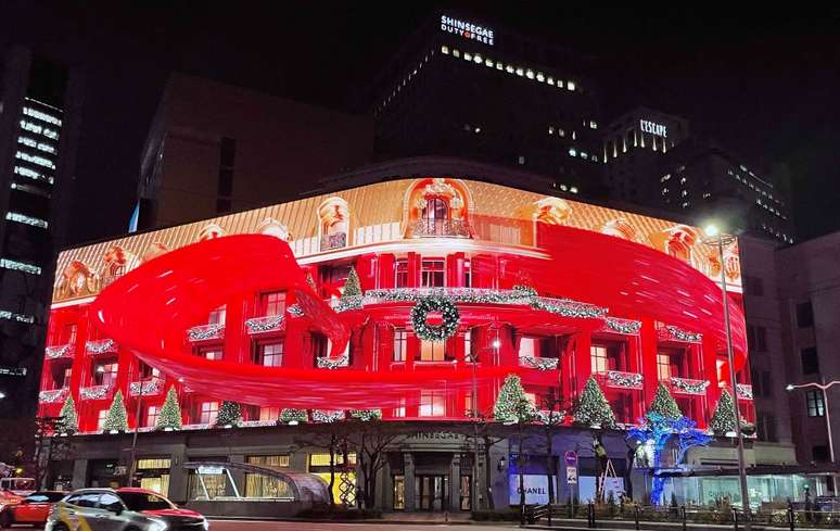 Samsung transforma fachada de loja em Seul com painel de LED gigante