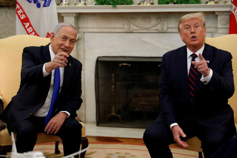 Primeiro-ministro de Israel, Benjamin Netanyahu, ao lado do então presidente dos EUA, Donald Trump, na Casa Branca em 2020