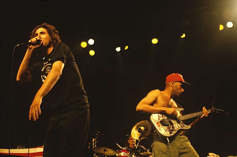 Zack de la Rocha (L) and Tom Morello of Rage Against the Machine perform at San Jose State Event Center on Sepember 8, 1996 in San Jose, California. (Photo by Tim Mosenfelder/Getty Images)