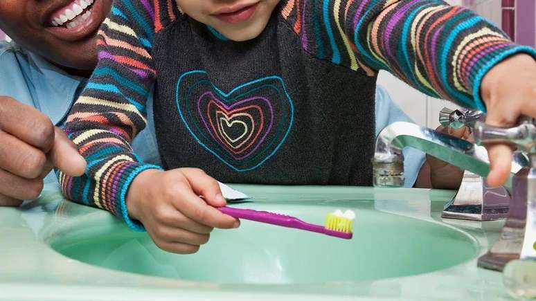 Bilhões de escovas de dentes são usadas e descartadas todos os anos