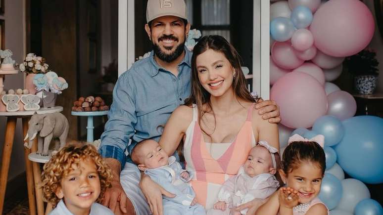 Biah Rodrigues e Sorocaba com os filhos