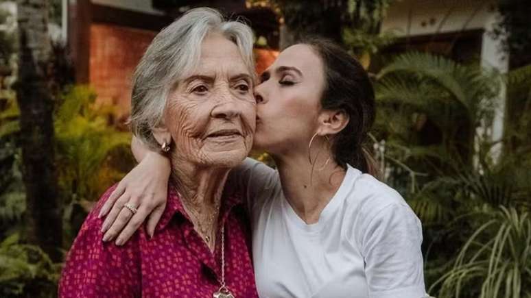 Tata Werneck atualiza estado de saúde da avó de 89 anos após internação: 'Milagre'