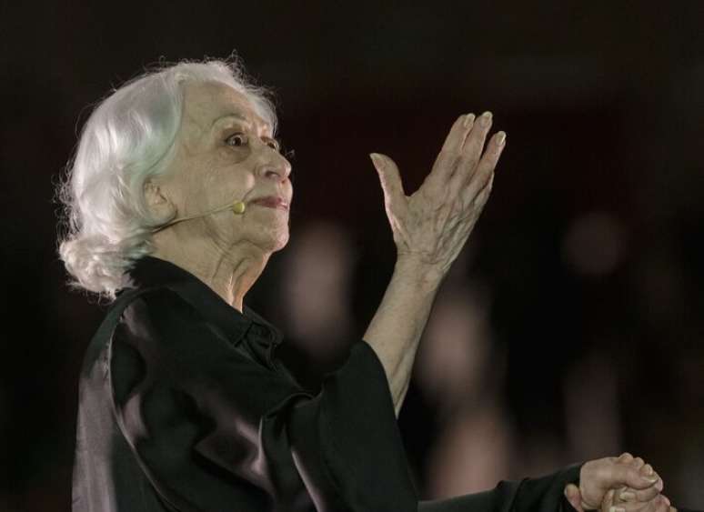 Fernanda Montenegro quebra recorde no 'Guinness' com leitura de Simone de Beauvoir feita no Parque do Ibirapuera.