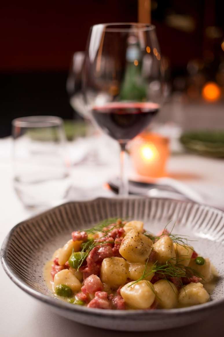 Gnocchi de batata com linguiça, fava verde e queijo pecorino: uma das pedidas do antigo Antonietta que retornam ao cardápio