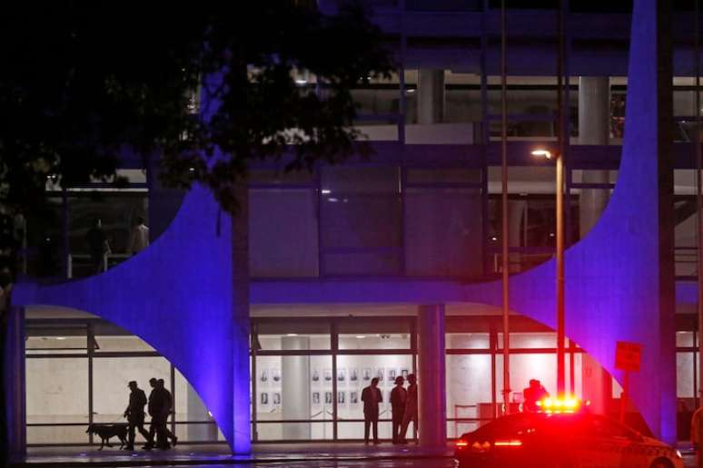 Policiais fizeram varredura no Palácio do Planalto na última quarta-feira, 13, após o atentado na capital federal