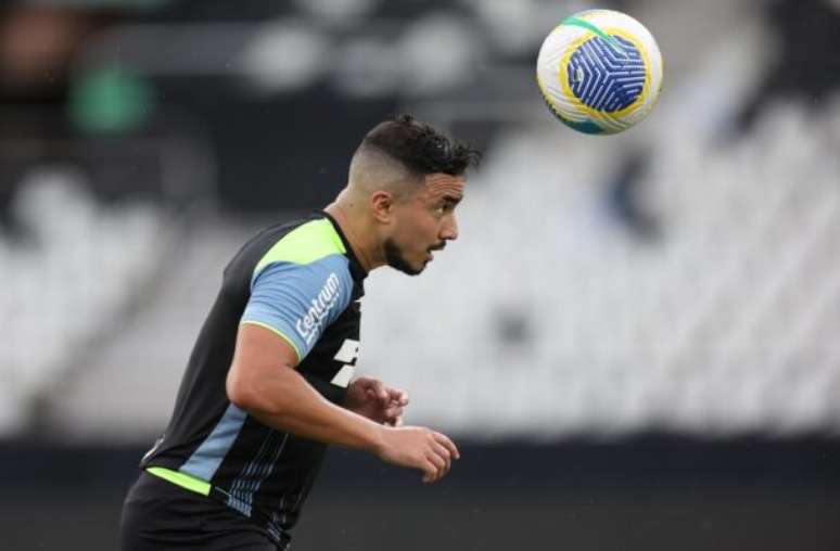 Vitor Silva/BRF - Legenda: Rafael treina com bola pelo Botafogo após se recuperar de lesão