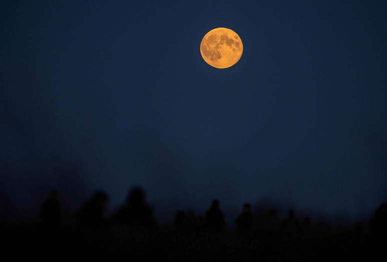 Superlua vista em Berlim, Alemanha