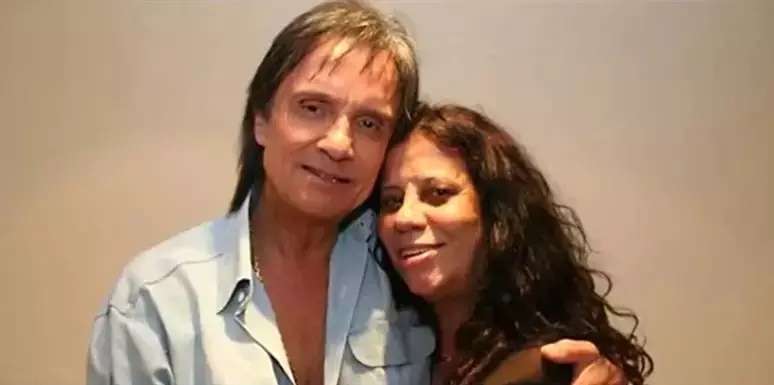 Maria Gladys com Roberto Carlos anos atrás: ela quer rever seu namoradinho de adolescência