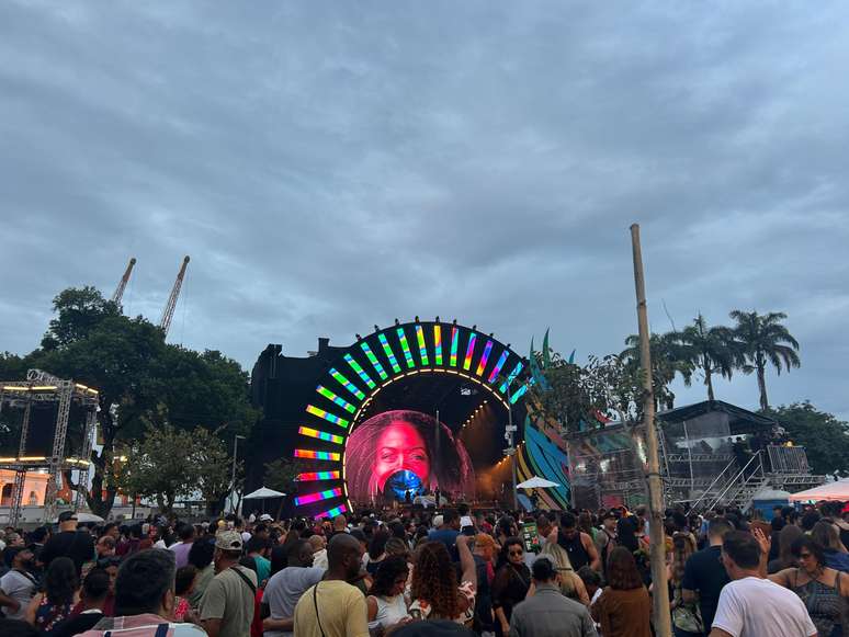 Imagem do palco erguido no Centro do Rio para receber as atrações da Aliança Global Contra a Fome e a Pobreza Festival