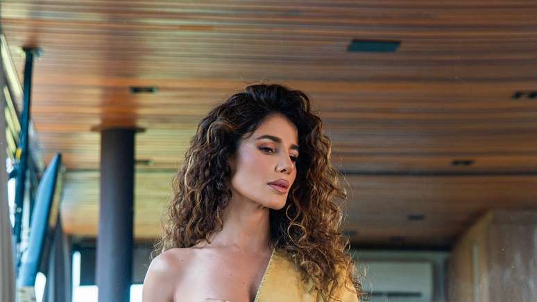 Paula Fernandes irritated by hostile label: ‘I’m fed up’