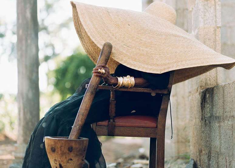 O "ibende" representa o trabalho árduo da vida na zona rural da Zâmbia.