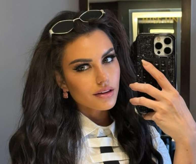 Emilia Dides, chilena que está entre as finalistas do Miss Universo 2024 e venceu a categoria de voto popular