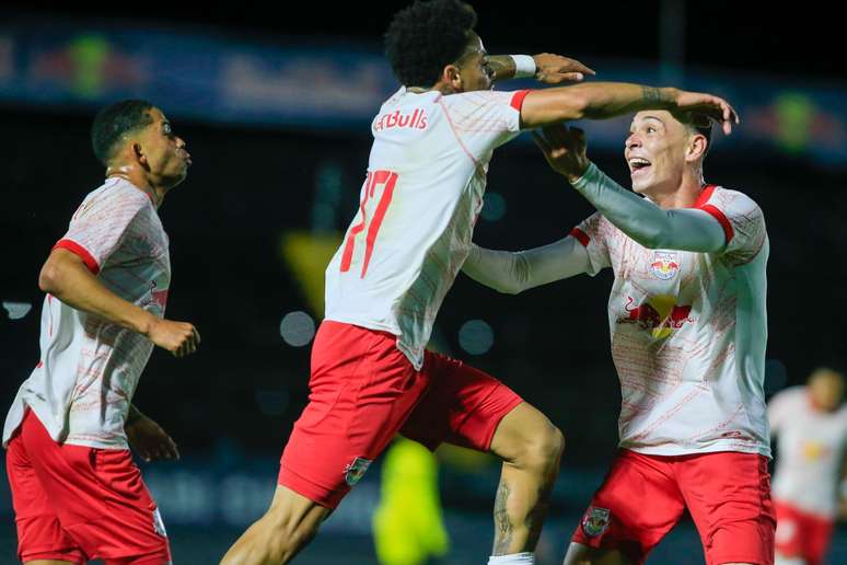 Athyrson, Marcelinho e André, jogadores do time sub-23 do Red Bull Bragantino. 