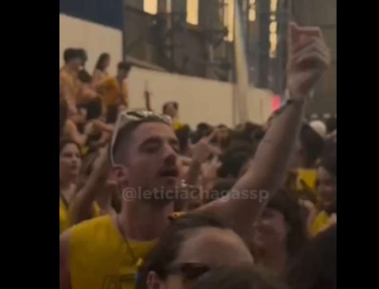 Estudante de Direito da PUC-SP é filmado gritando 'cotista' contra alunos da USP, durante jogos universitários.