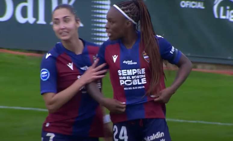 Ivonne tem quatro gols em oito partidas na temporada –