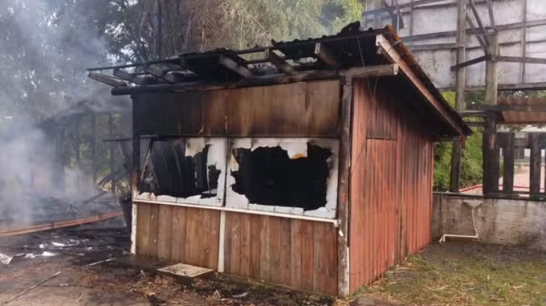 Casa de Francisco Wanderley Luiz, responsável pelo ataque a bombas na Praça dos Três Poderes, foi incendiada neste domingo