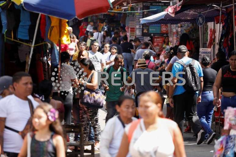 Rua de comércio em Caracas
16/11/2024. REUTERS/Leonardo Fernandez Viloria